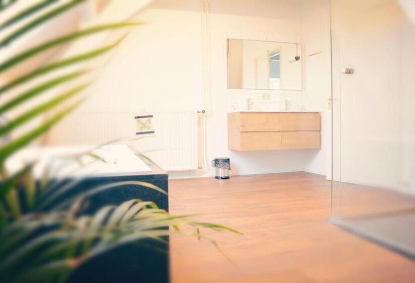 패밀리 스위트, Devilla