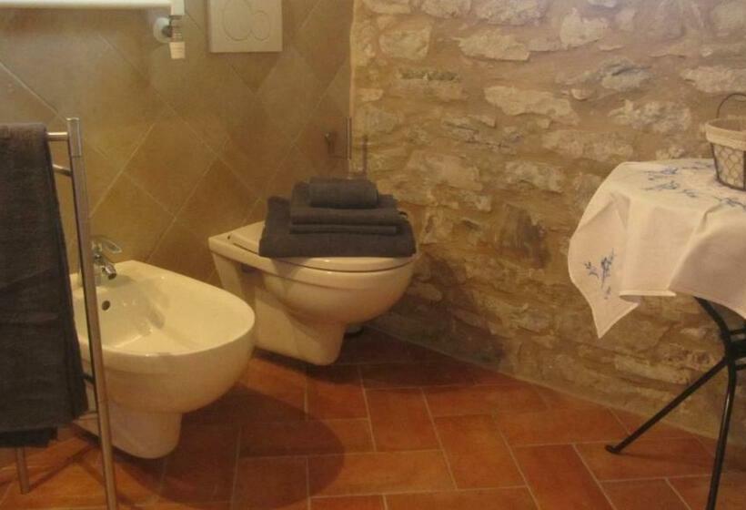 חדר סטנדרט עם ג'קוזי, Casale Le Fontanelle