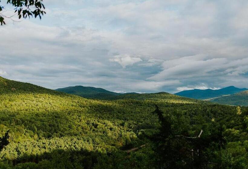 דירת חדר דלוקס, Bark Eater Inn