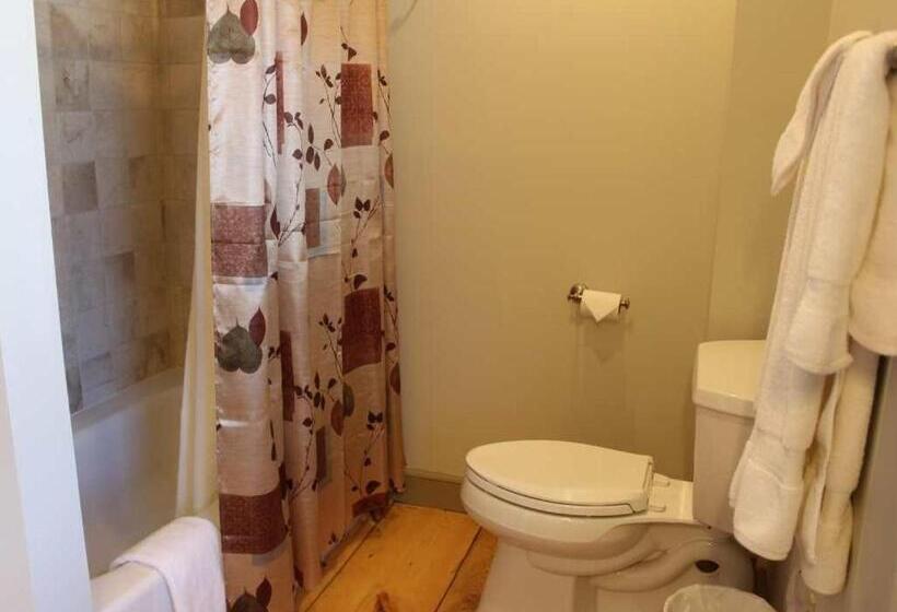 חדר דלוקס, Bark Eater Inn