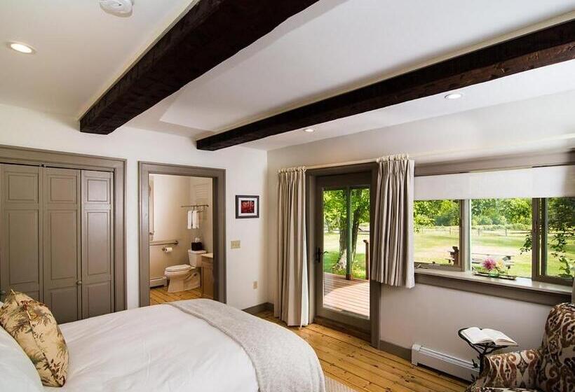 חדר סופריור, Bark Eater Inn