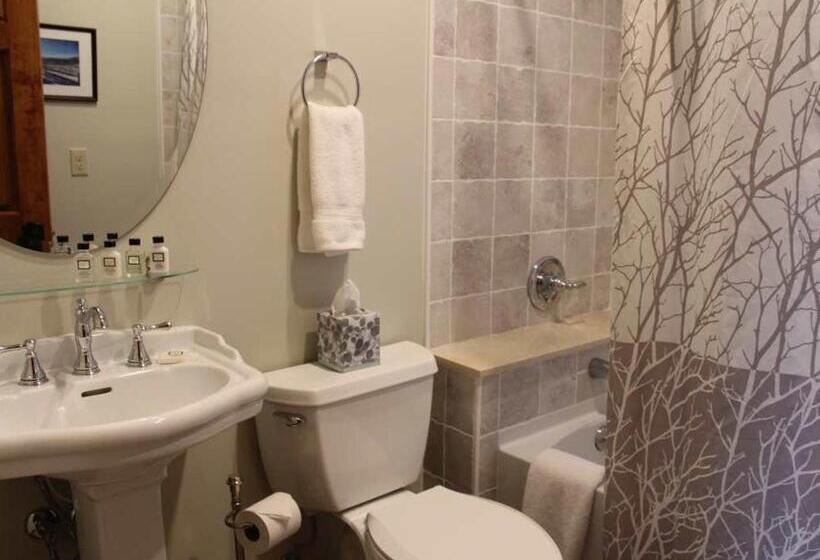 דירת חדר דלוקס, Bark Eater Inn