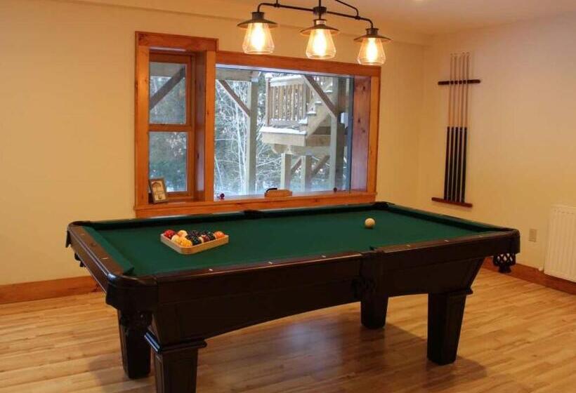 דירת חדר דלוקס, Bark Eater Inn