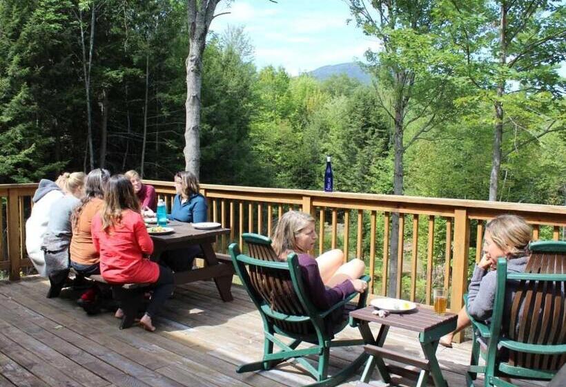 דירת חדר דלוקס, Bark Eater Inn