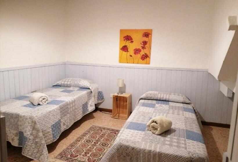 חדר בסיסי לשלושה, L Armonica Di Nonnosandro