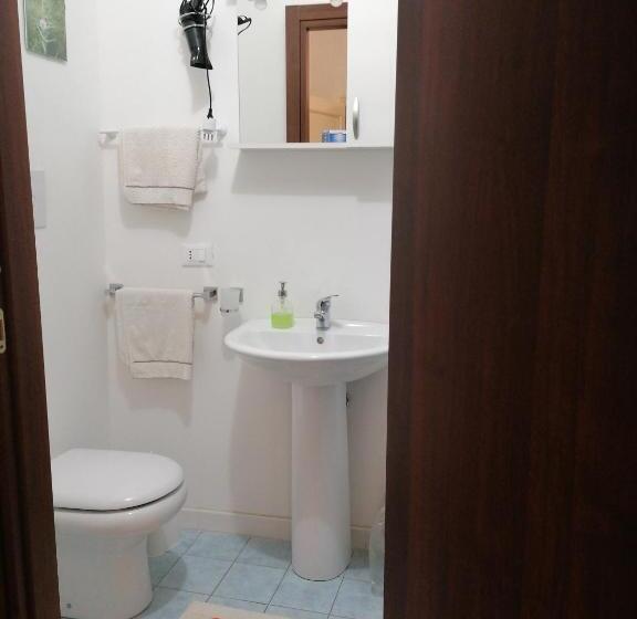 חדר בסיסי לשלושה, L Armonica Di Nonnosandro