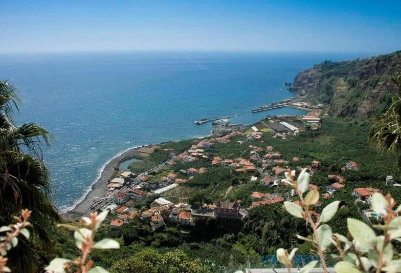 سوییت, Tabua Village