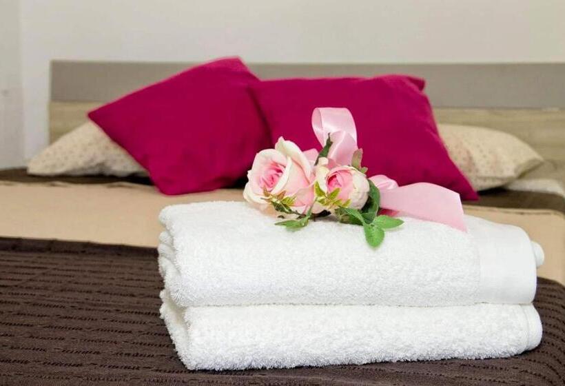 سوییت, Tabua Village