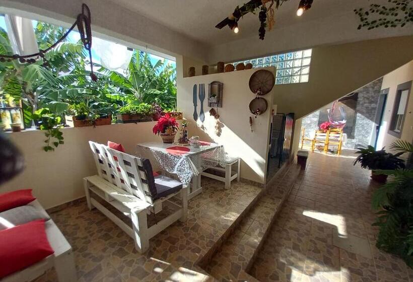 سوییت, Tabua Village