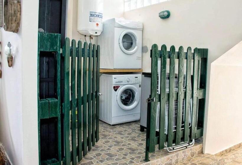 سوییت, Tabua Village