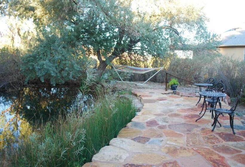 Családi Szoba, Red Moon Lodge