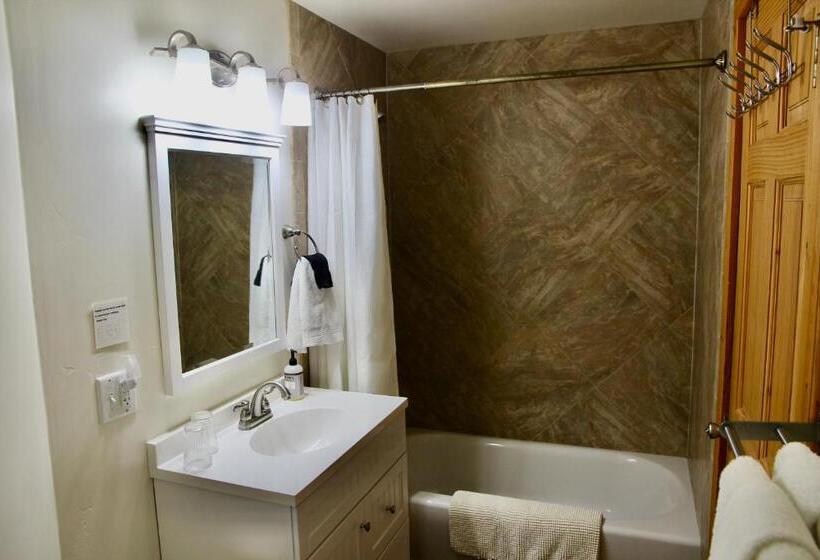 Családi Szoba, Red Moon Lodge