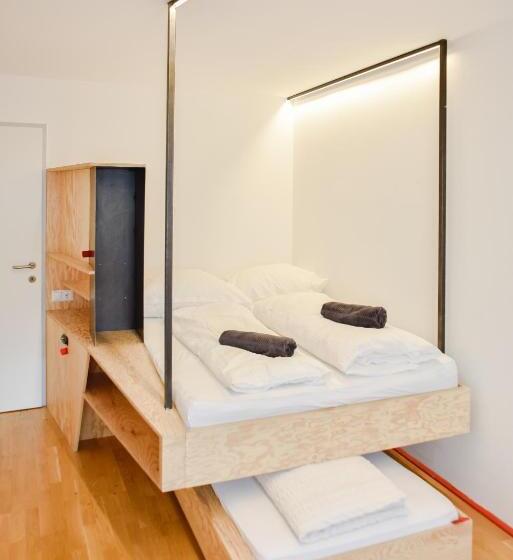 Quarto Estandar Banheiro Compartilhado, Montagu Hostel