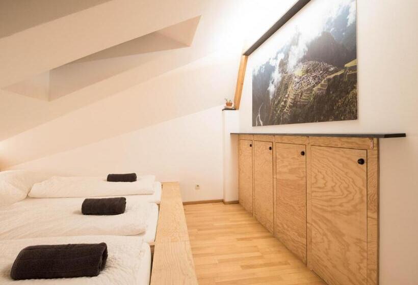 Quarto Quadruplo Estandar Banheiro Compartilhado, Montagu Hostel