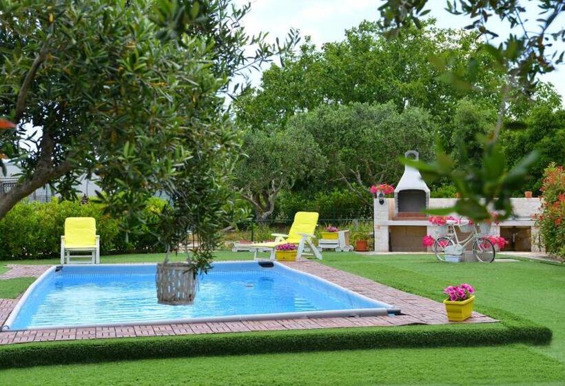 Полулюкс с Гидромассажем, Trullo Suite