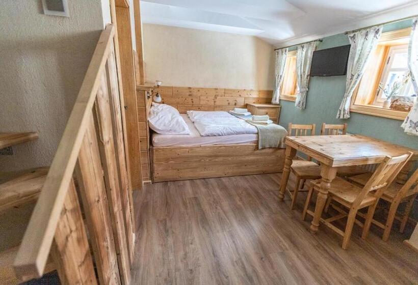 סוויטה, Stará škola