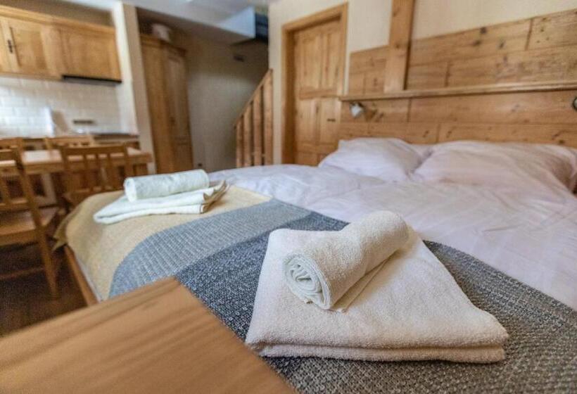 סוויטה, Stará škola