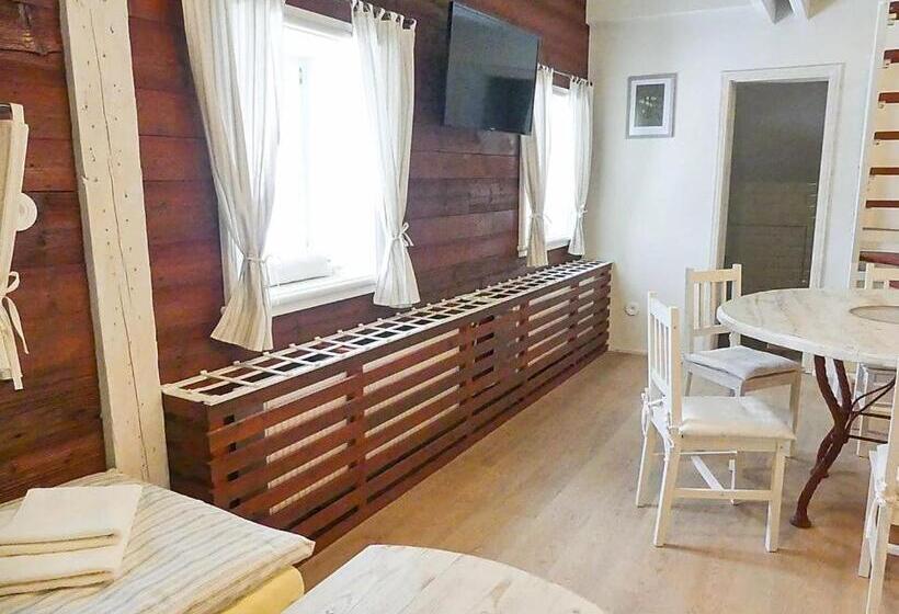 דירה בת חדר שינה 1 עם נוף, Stará škola