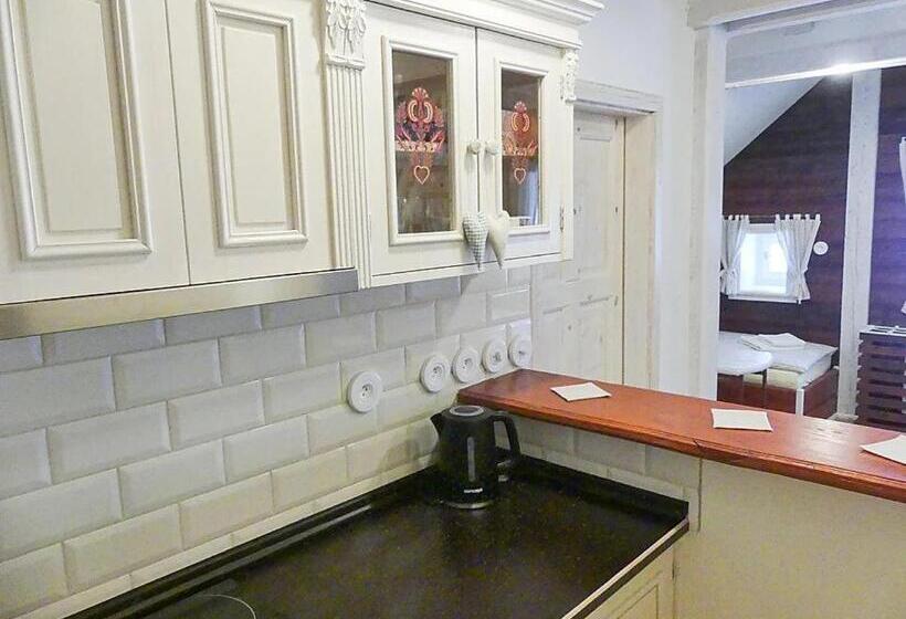 דירה בת חדר שינה 1 עם נוף, Stará škola