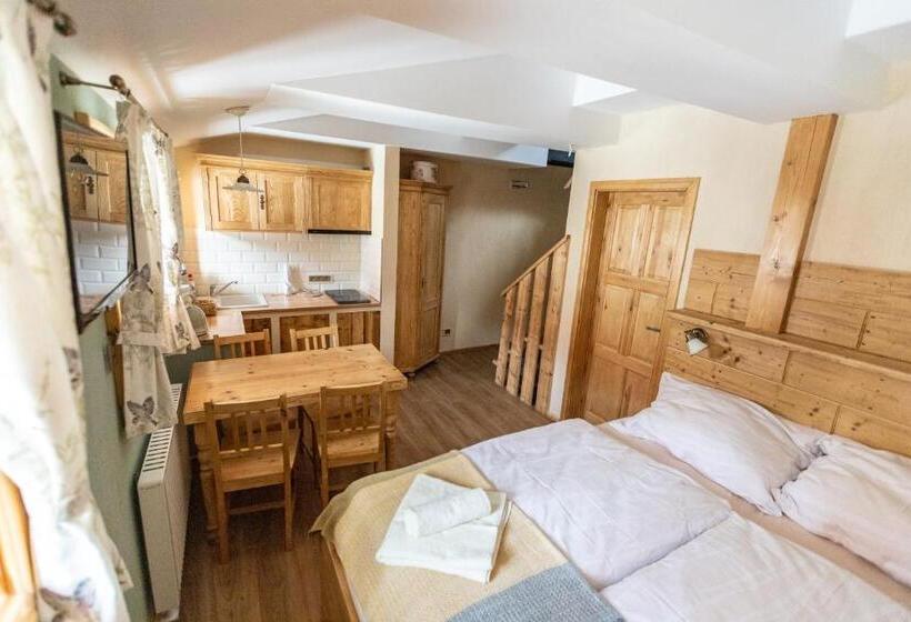 סוויטה, Stará škola