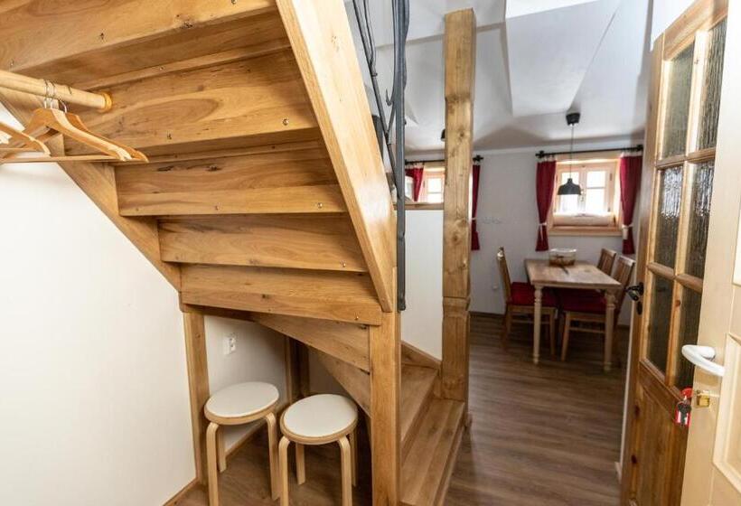 סוויטה, Stará škola