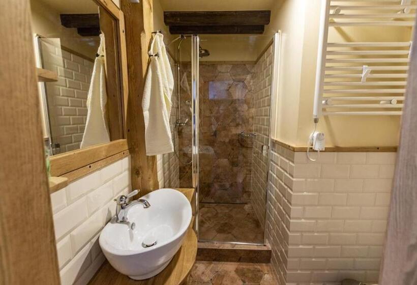 סוויטה, Stará škola