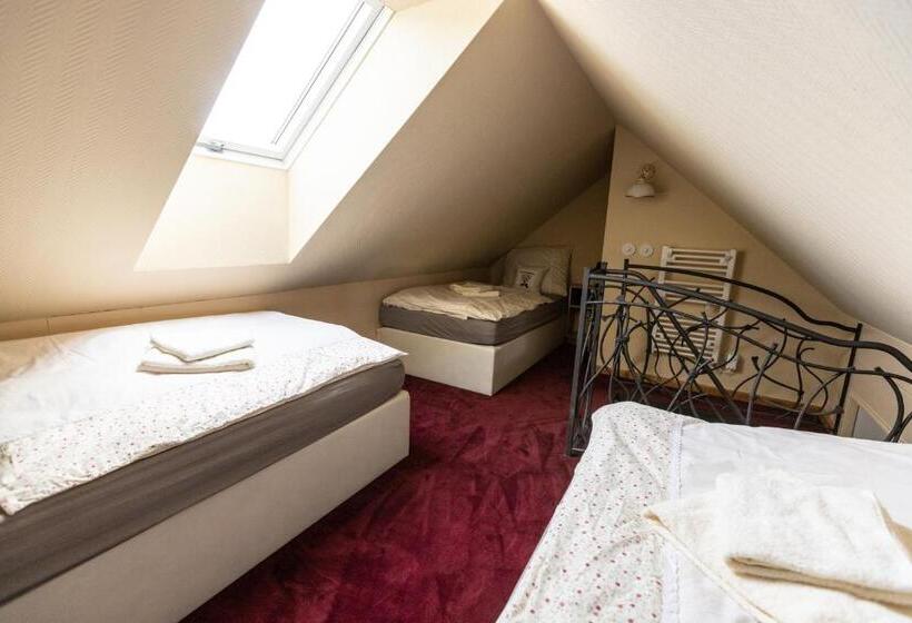 סוויטה, Stará škola