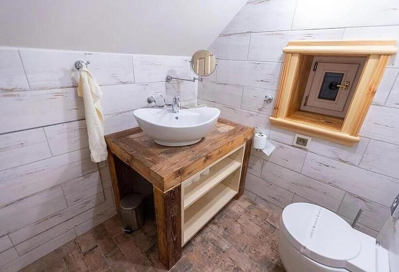 דירת חדר, Stará škola