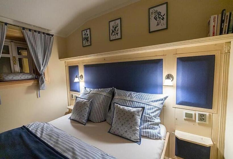 דירת חדר, Stará škola