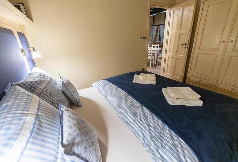 דירת חדר, Stará škola