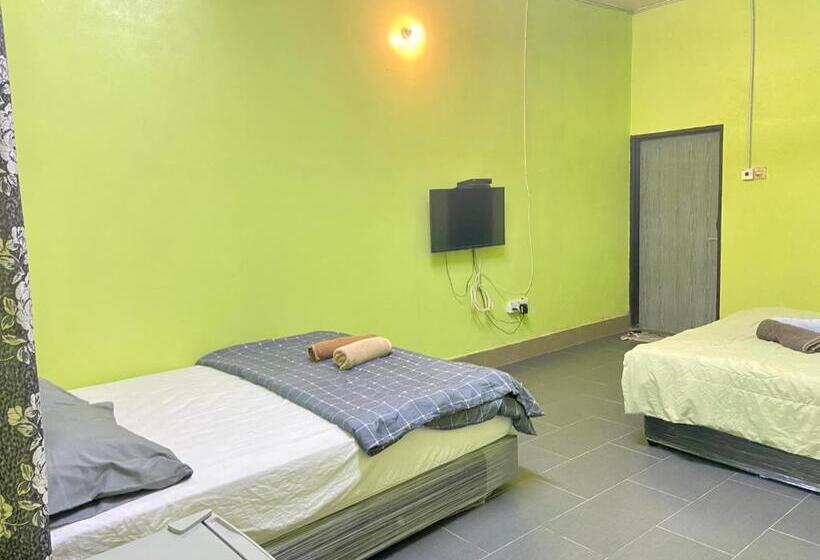 Четырехместный Номер Deluxe, Padang Besar Green Inn