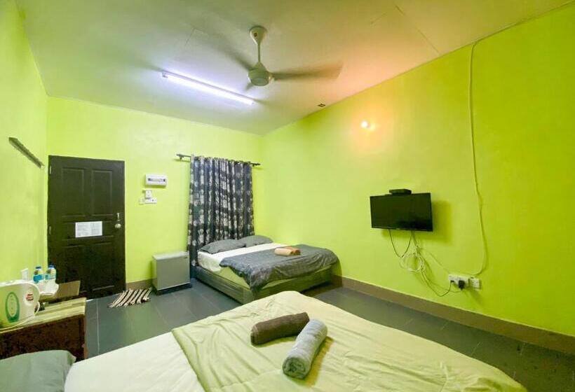 Четырехместный Номер Deluxe, Padang Besar Green Inn