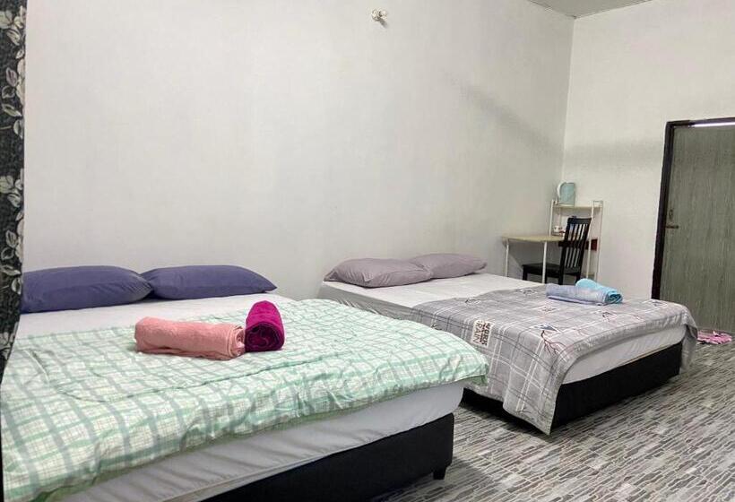 Четырехместный Номер Deluxe, Padang Besar Green Inn