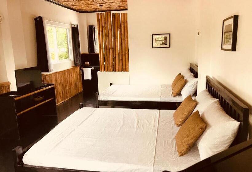 발코니 디럭스 룸, Everyday Sunday Formerly Carl S Island Inn