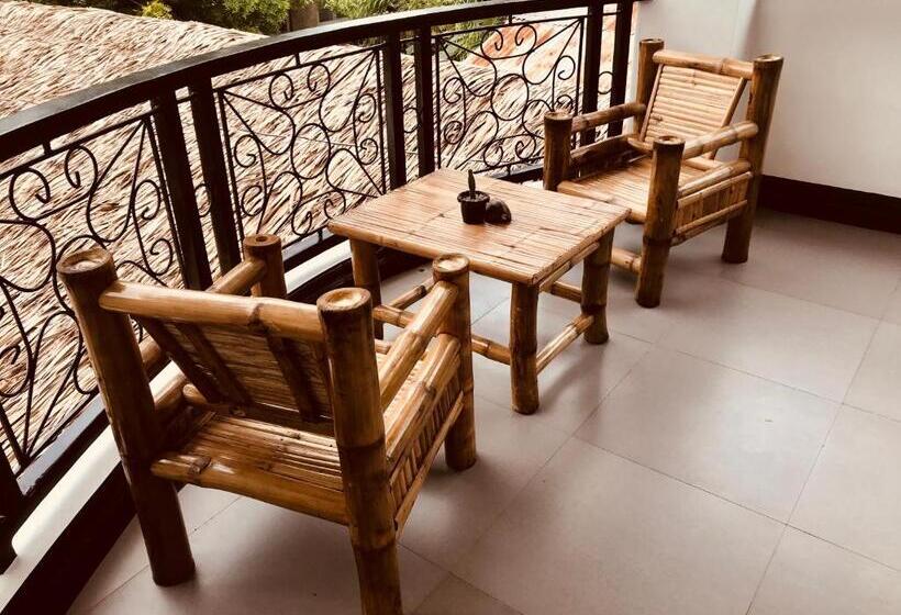 발코니 디럭스 룸, Everyday Sunday Formerly Carl S Island Inn