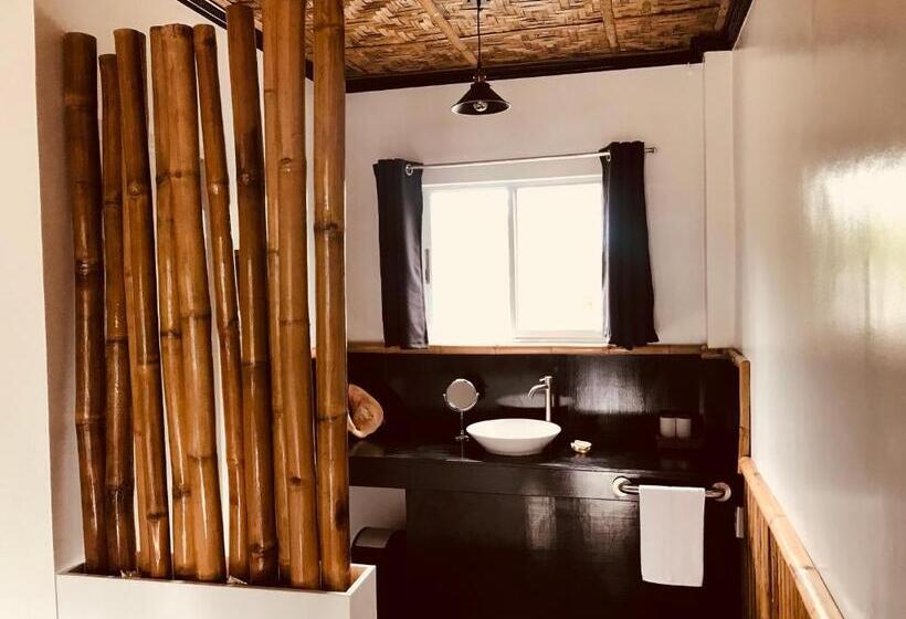 발코니 디럭스 룸, Everyday Sunday Formerly Carl S Island Inn