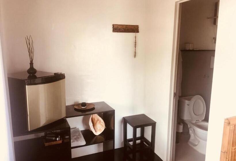 스탠다드 발코니 룸, Everyday Sunday Formerly Carl S Island Inn