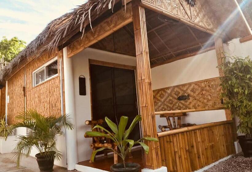 디럭스 방갈로, Everyday Sunday Formerly Carl S Island Inn