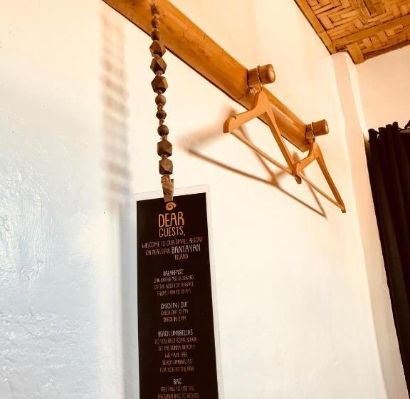 디럭스 방갈로, Everyday Sunday Formerly Carl S Island Inn