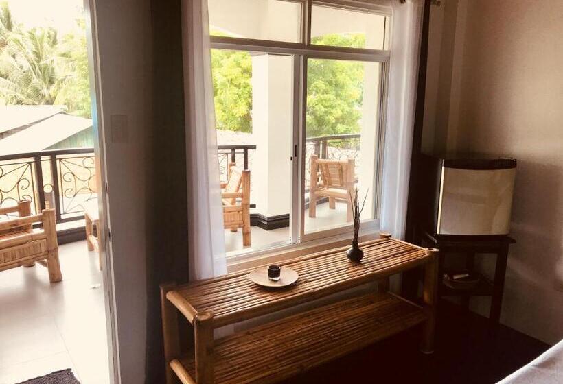 발코니 디럭스 룸, Everyday Sunday Formerly Carl S Island Inn