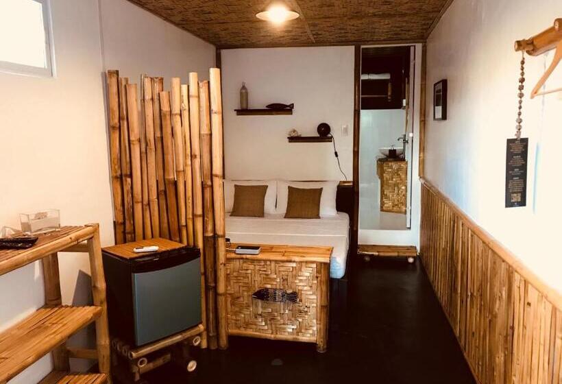 디럭스 방갈로, Everyday Sunday Formerly Carl S Island Inn