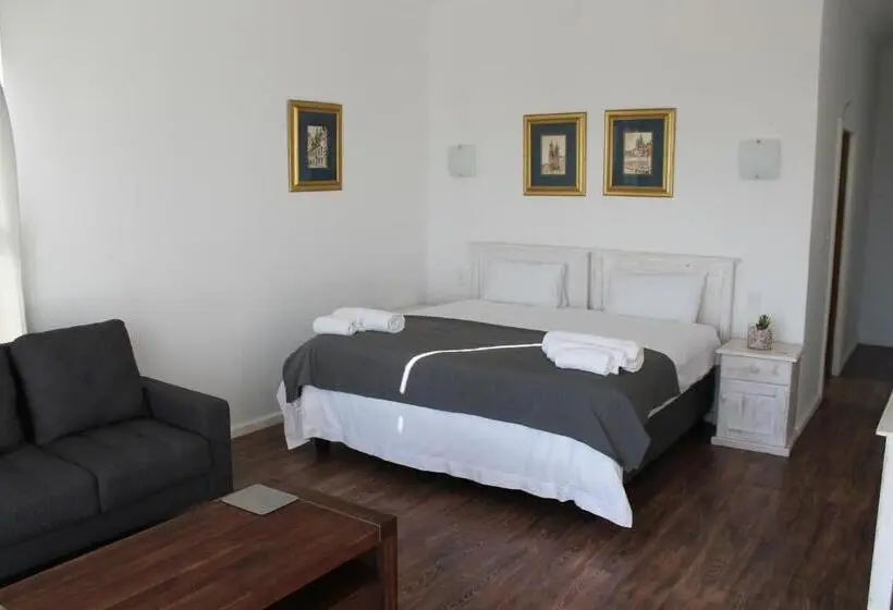 オーシャンビュースタンダードルームバルコニー付き, Adam S Guest House