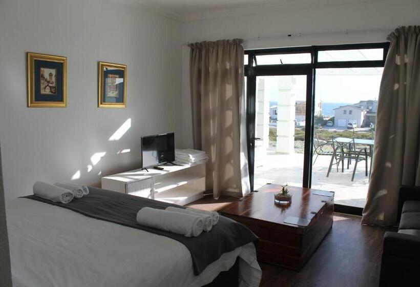 스탠다드 발코니 룸 바다 전망, Adam S Guest House