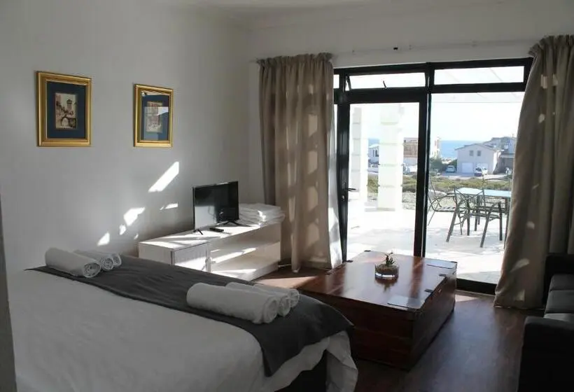 オーシャンビュースタンダードルームバルコニー付き, Adam S Guest House