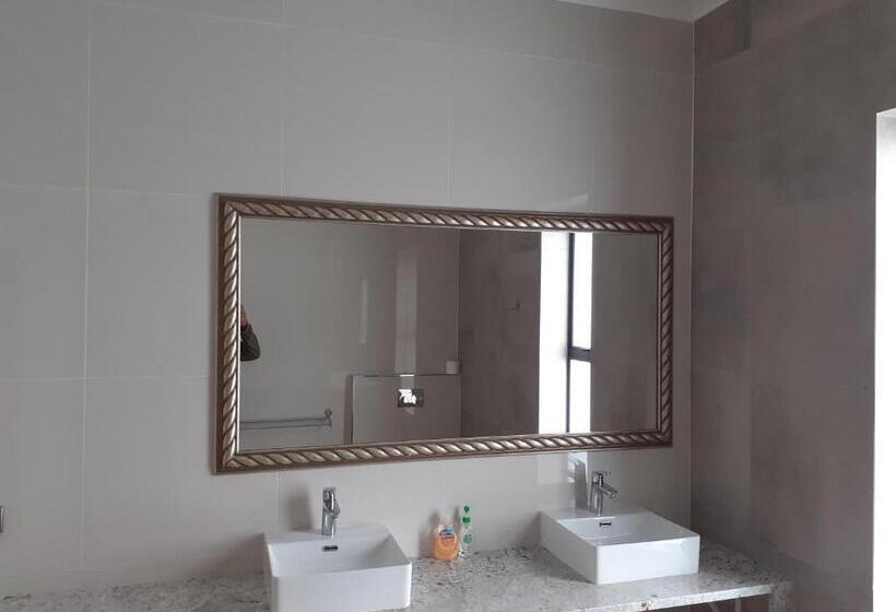 스탠다드 발코니 룸 바다 전망, Adam S Guest House