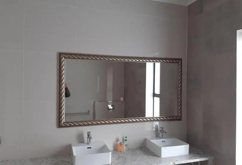 オーシャンビュースタンダードルームバルコニー付き, Adam S Guest House