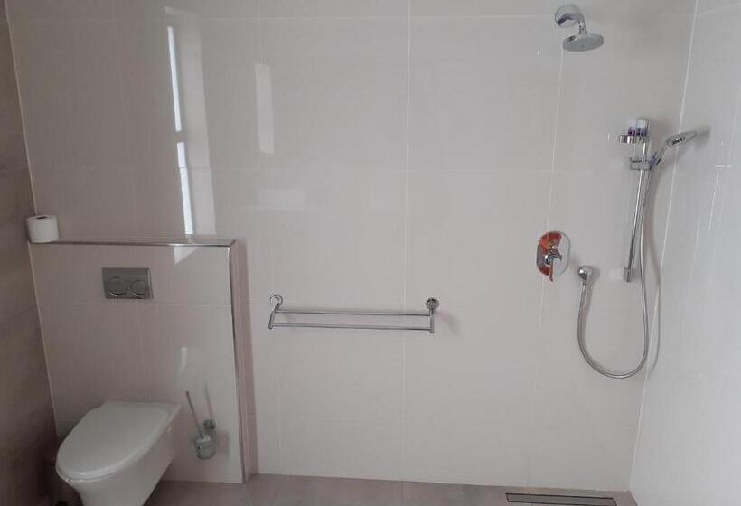 스탠다드 발코니 룸 바다 전망, Adam S Guest House