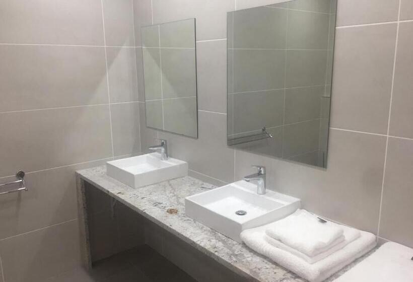 스탠다드 발코니 룸 바다 전망, Adam S Guest House