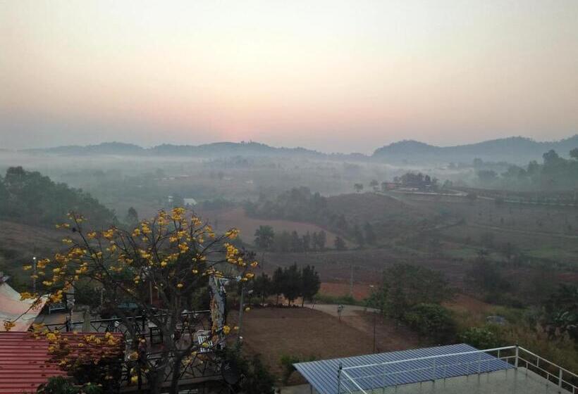 Семейный Номер, บ้านแสงเพ็ญ By แช่มช้อย