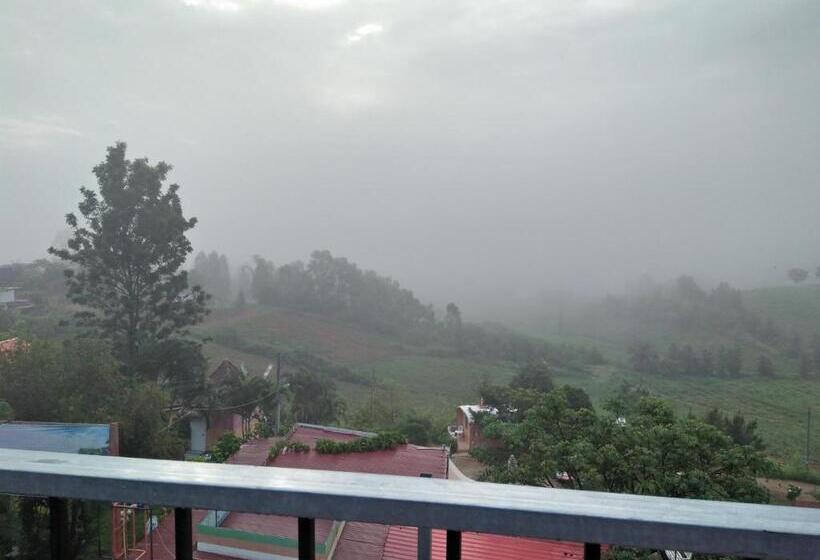 اتاق خانوادگی, บ้านแสงเพ็ญ By แช่มช้อย